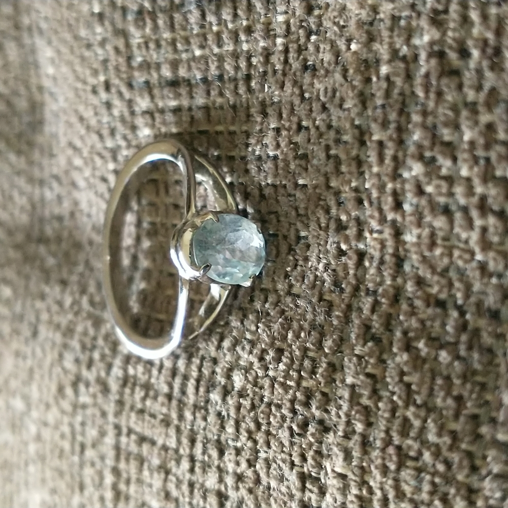 Hand made lovely and classic aquamarine ring